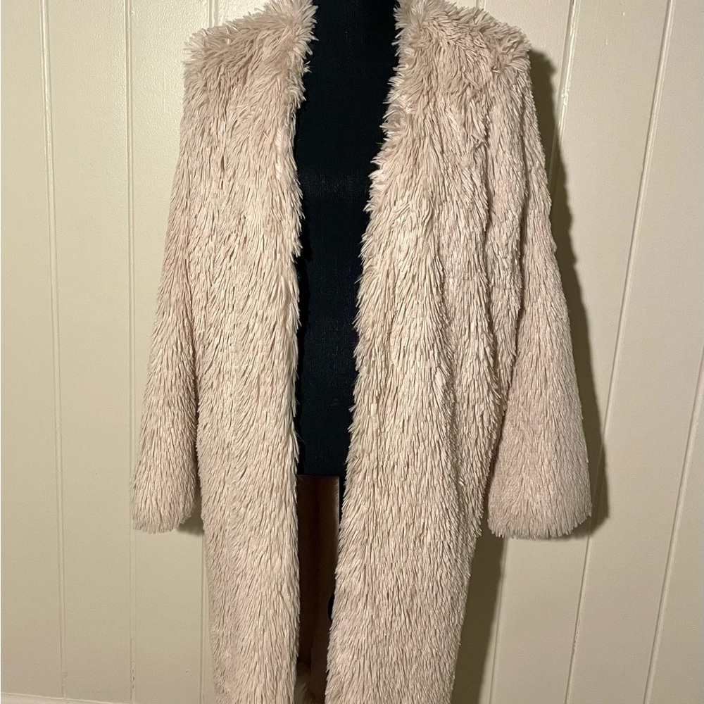 Women's Cream Shaggy Faux Fur Coat .. THE coat 🥳 L